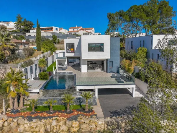 Villa 6 pièces 250 m²