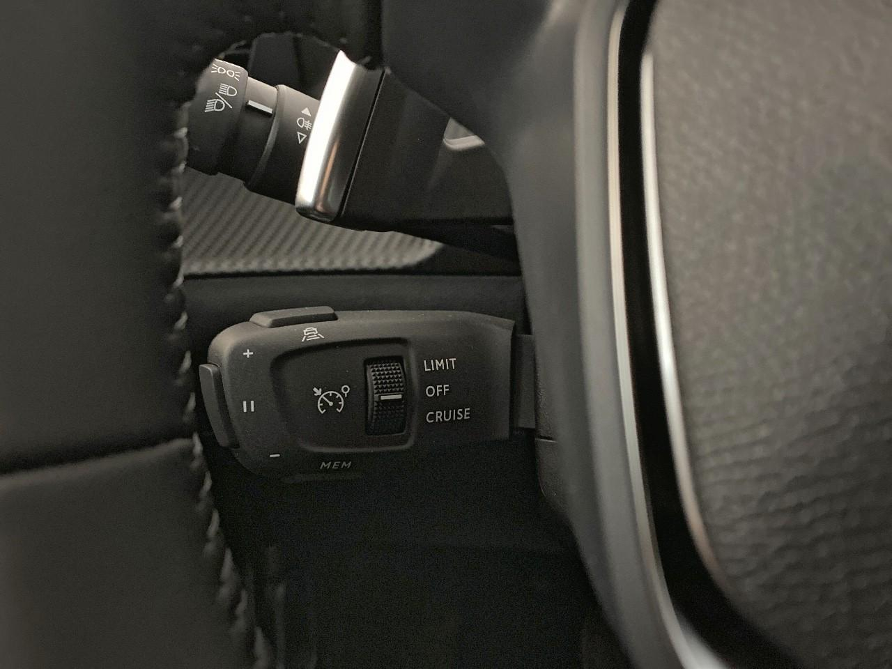 Peugeot 2008 hybrid 145 ch e-dcs6 allure — photo 20