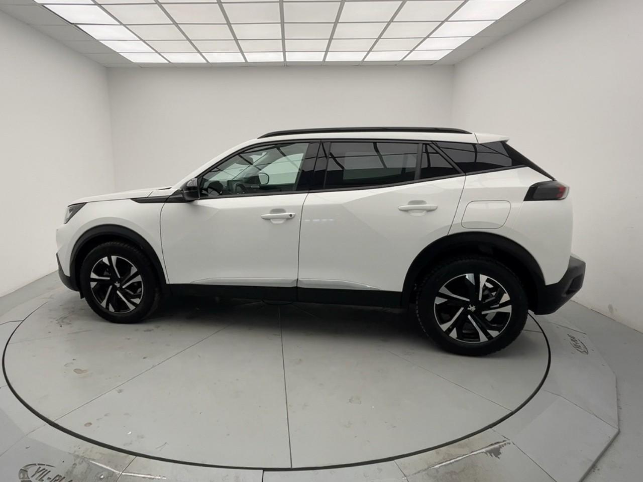Peugeot 2008 puretech 130 s&s eat8 allure — photo 2
