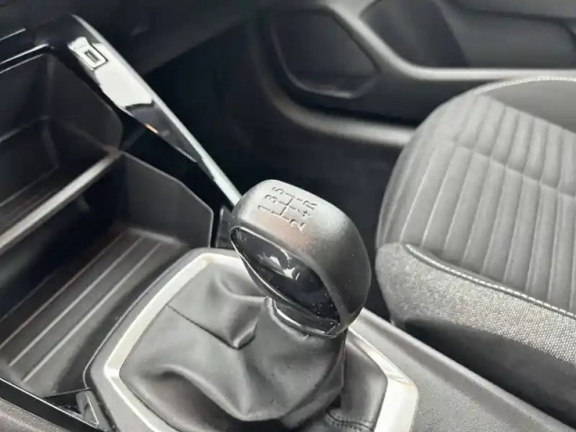 Peugeot 208 puretech 75 s&amp;s bvm5 — photo 40