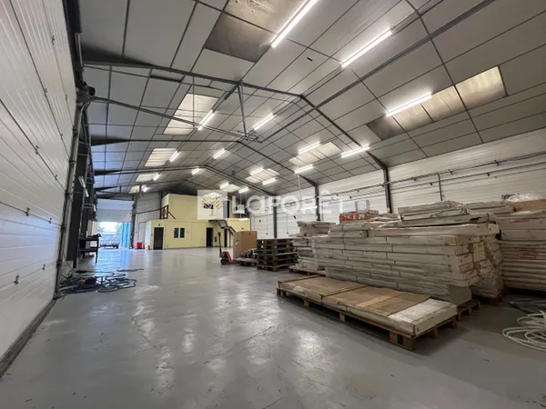 Local commercial 1 pièce 510 m²