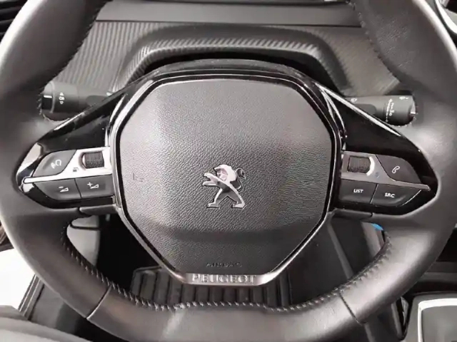 Peugeot 208 puretech 100 s&amp;s bvm6 — photo 9
