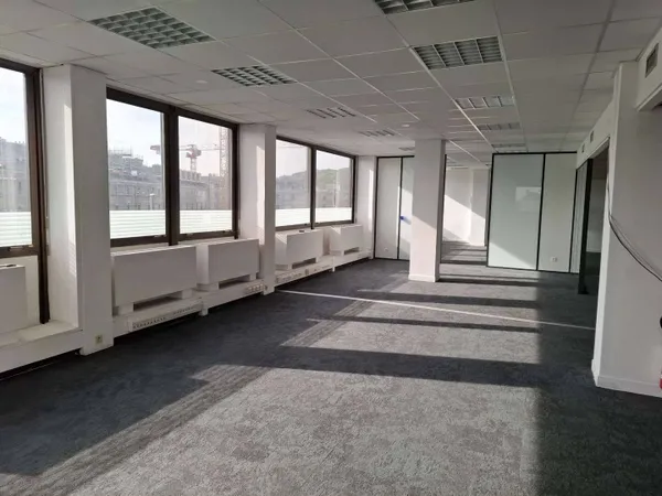 Bureau 2 pièces 537 m²
