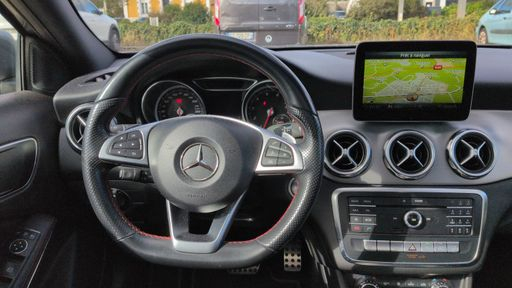 Mercedes Classe GLA 180 122 7G-Tronic - Fascination – 2019 – 97470 km – Essence – Boîte Automatique — photo 27