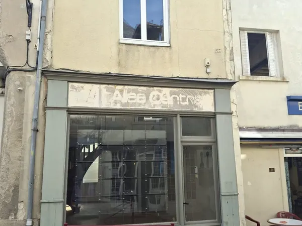 À louer, local commercial idéalement situé en plein centre d