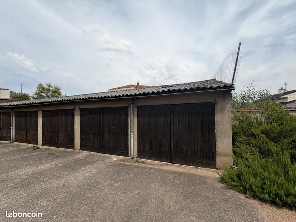 Parking/box 250 m² Roanne