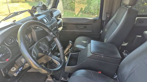 Land Rover Defender 90 2.2 TDCi 122 4WD - SE – 2012 – 134095 km – Diesel – Boîte Manuelle — photo 27