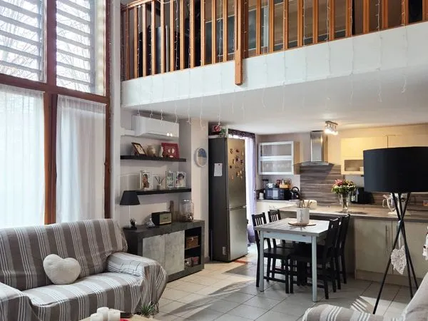 T4 duplex env. 92 m² - rez-de-jardin - terrasse 20 m² - 2 stationnements