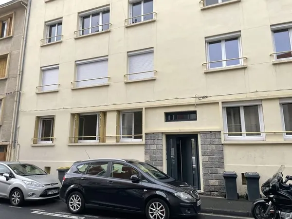 CLERMONT les salins, T4 de 66 m2 , 2 chambres, garage loué 551€HC mensuel 119000€ FAI