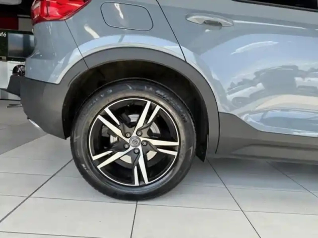 Volvo Xc40 d4 adblue awd 190ch r-design geartronic 8 — photo 6