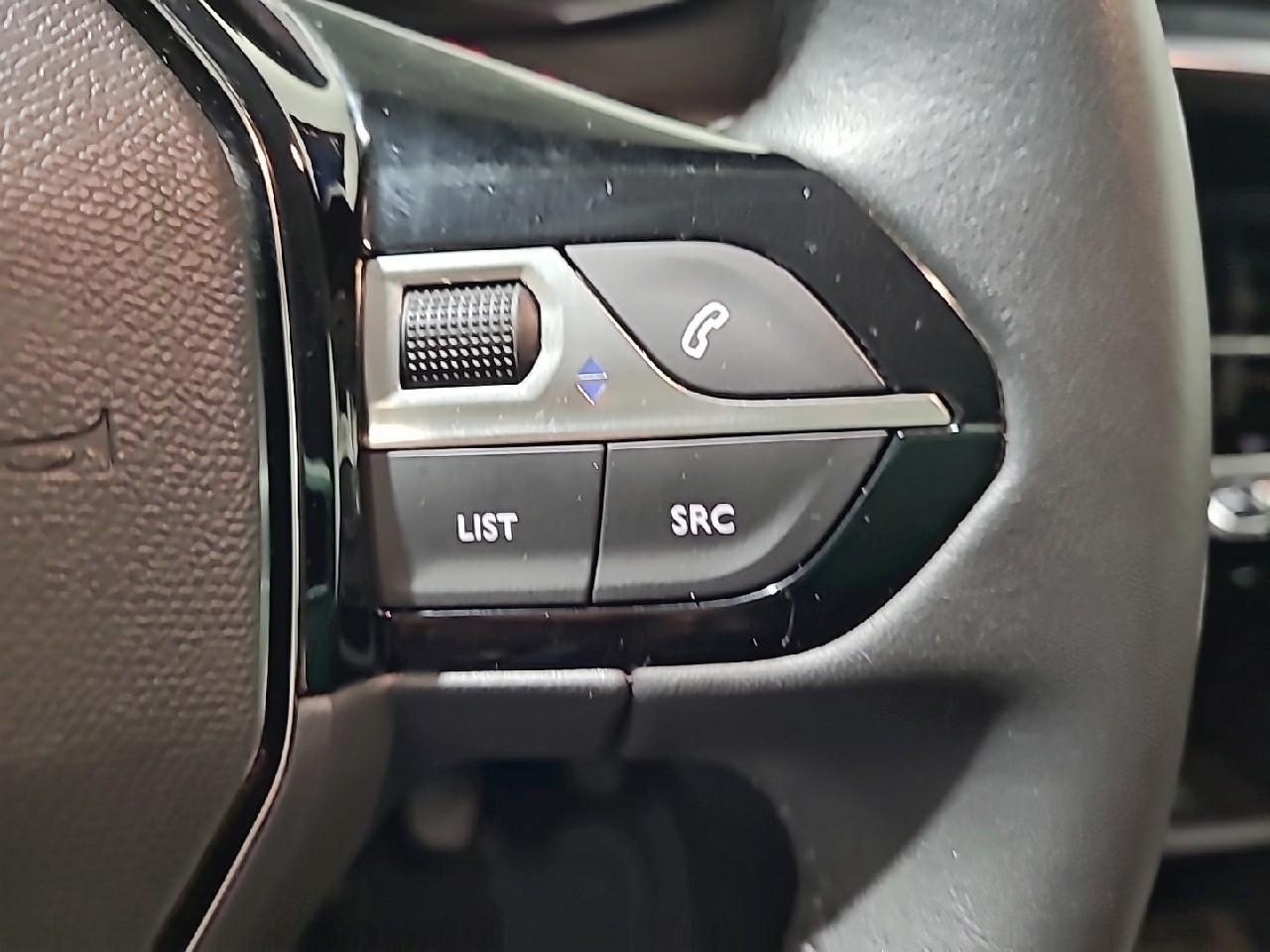 Peugeot 208 — photo 18
