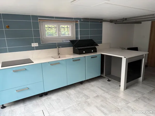 Maison individuelle de 490 m² idéalement située à proximité du CEVA et de la frontière suisse
