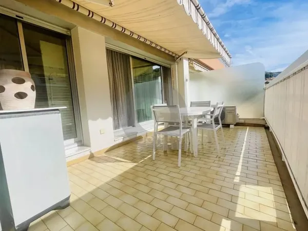 SUPERBE STUDIO 43m² - PLEIN CENTRE DE MENTON