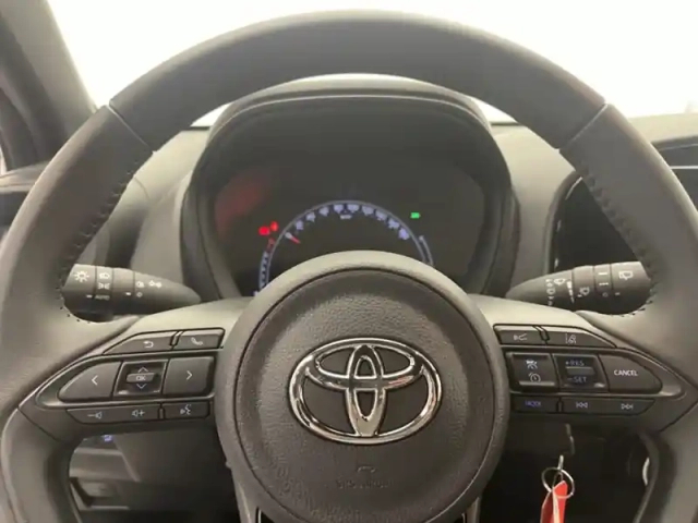 Toyota Aygo 1.0 s-cvt 72 dynamic — photo 16