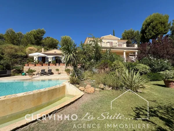PROPRIÉTÉ AVEC VUE PANORAMIQUE