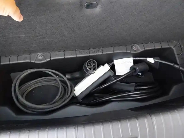 Renault Megane e-tech ev40 130ch standard charge — photo 16