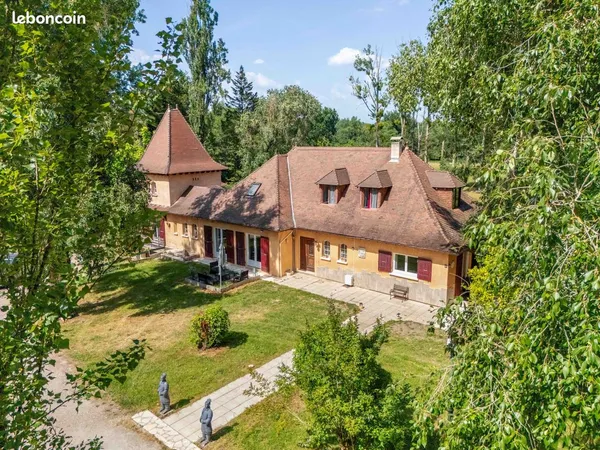 Maison 10 pièces 270 m²