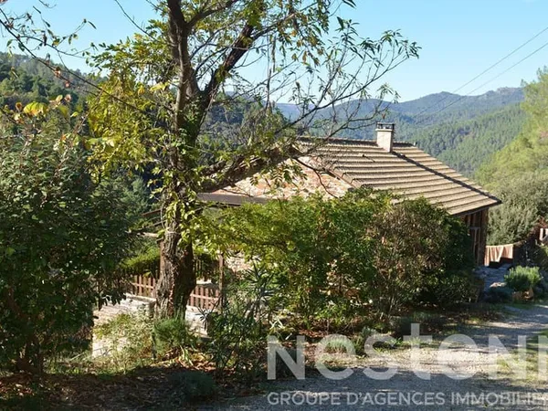 Cévennes : maison de caractère avec jardin, piscine et vue dégagée