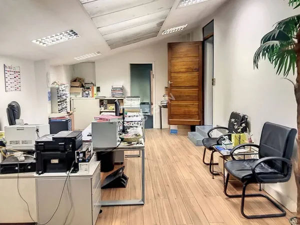 Local commercial 377 m²