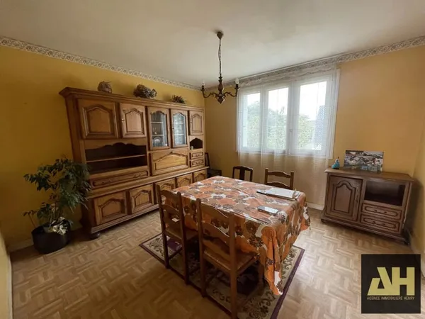 MAISON - GUILERS PROX. BOURG - BEAU POTENTIEL - 2 CHAMBRES - SOUS-SOL COMPLET - JARDIN CLOS