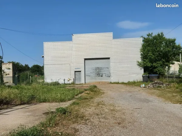 Local 450 m² Valergues