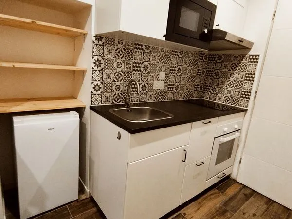 Studio meublé 18m2 centre-ville de Saint-Maximin