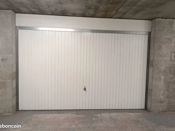 Loue garage 18m² dans résidence sécurisée et sous video surveillance