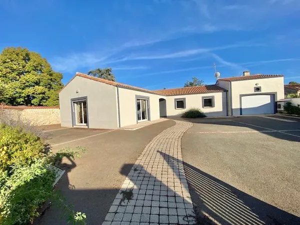 MAISON DE PLAIN-PIED - QUALITÉ, VOLUME ET CONFORT - SAINT-JEAN-D\'HERMINE- 85210