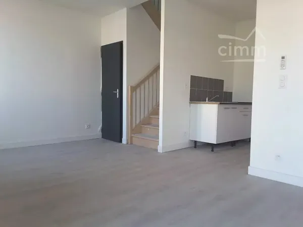 A LOUER T2 duplex avec balcon