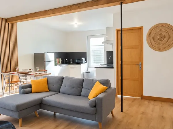 Appartement lumineux avec balcon et grenier à amenager