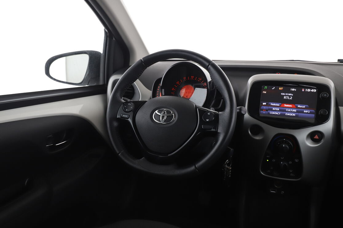Toyota Aygo 1.0 VVT-i X-Play X-Shift — photo 12