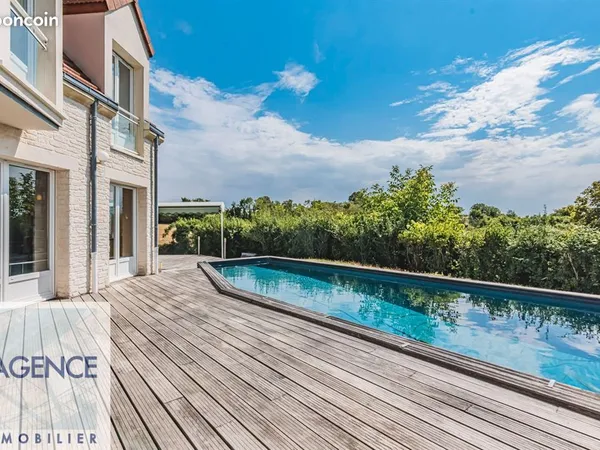 Maison 8 pièces 214 m²