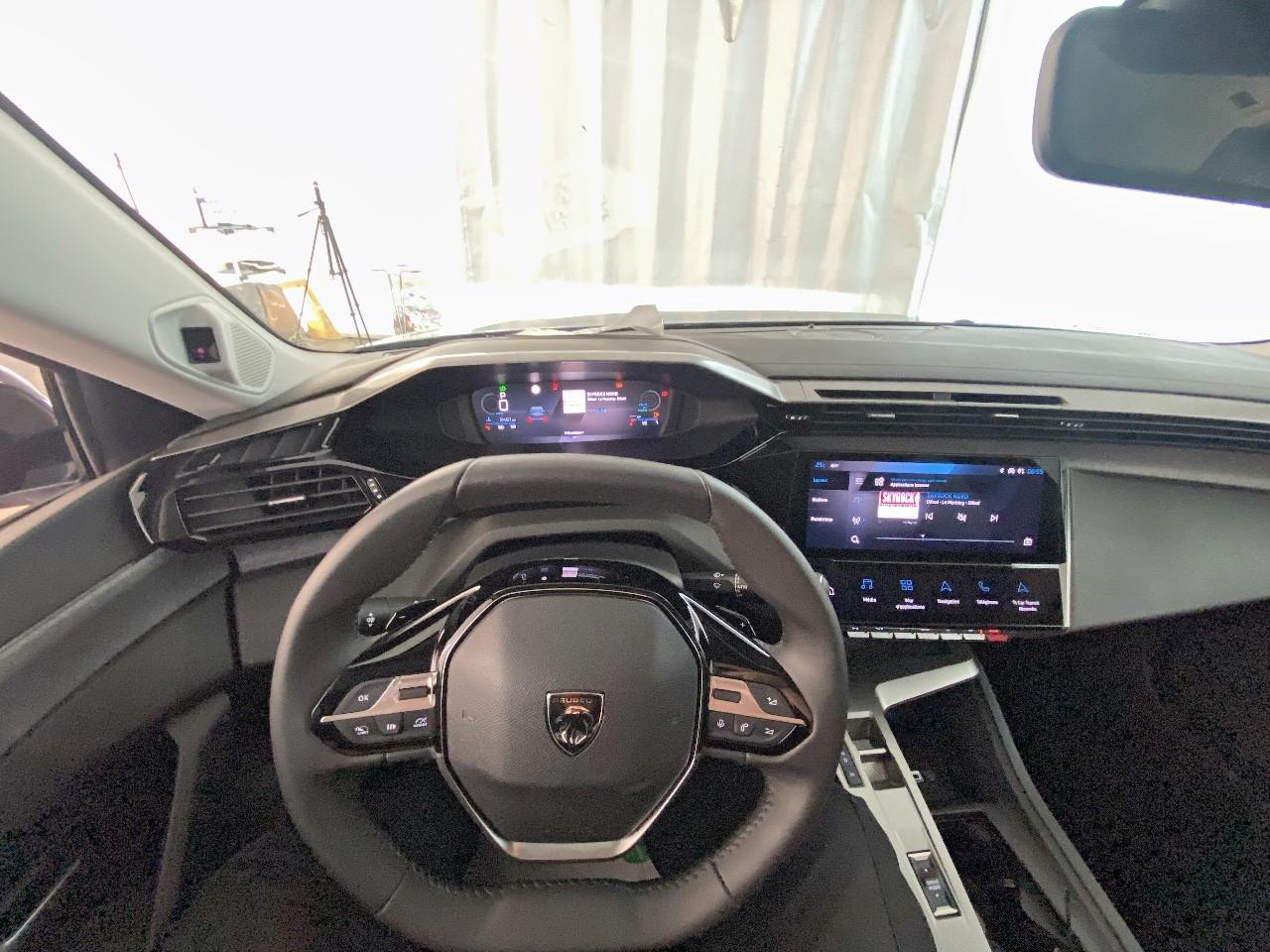 Peugeot 308 hybrid 145 e-dcs6 allure — photo 12