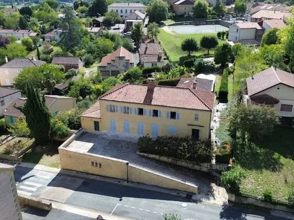 Maison 8 pièces 320 m²