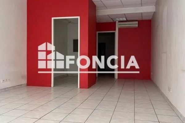 Local 1 pièce 52 m²