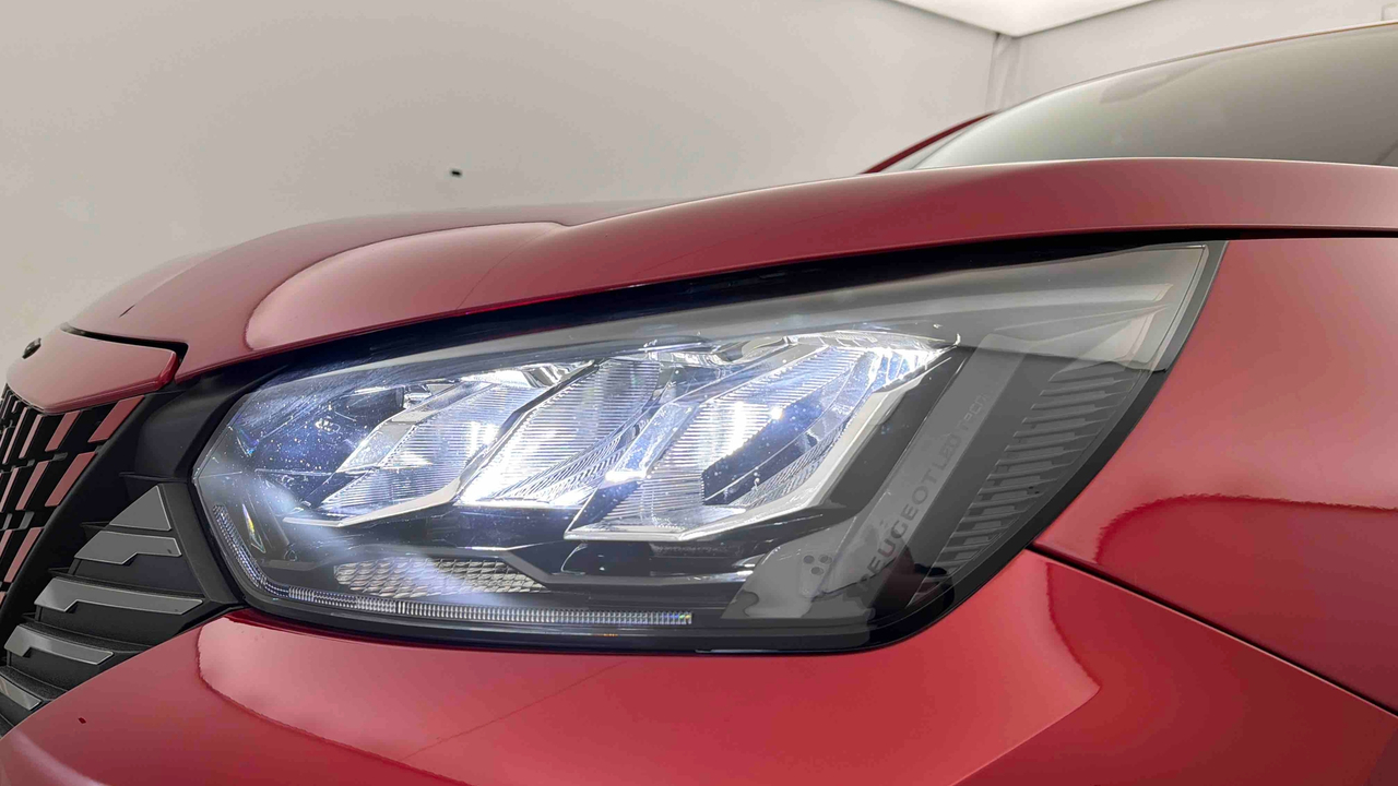 Peugeot 2008 PureTech 130 S&amp;S EAT8 — photo 32