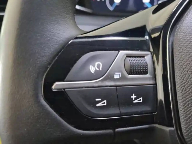 Peugeot 208 puretech 100 s&amp;s bvm6 — photo 27