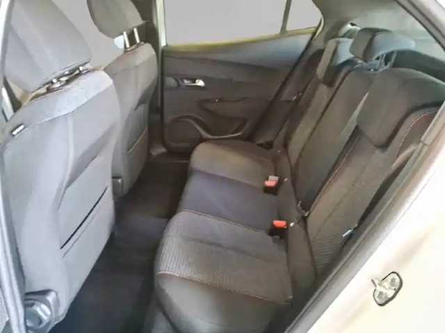 Peugeot 2008 hybrid 145 e-dcs6 — photo 12