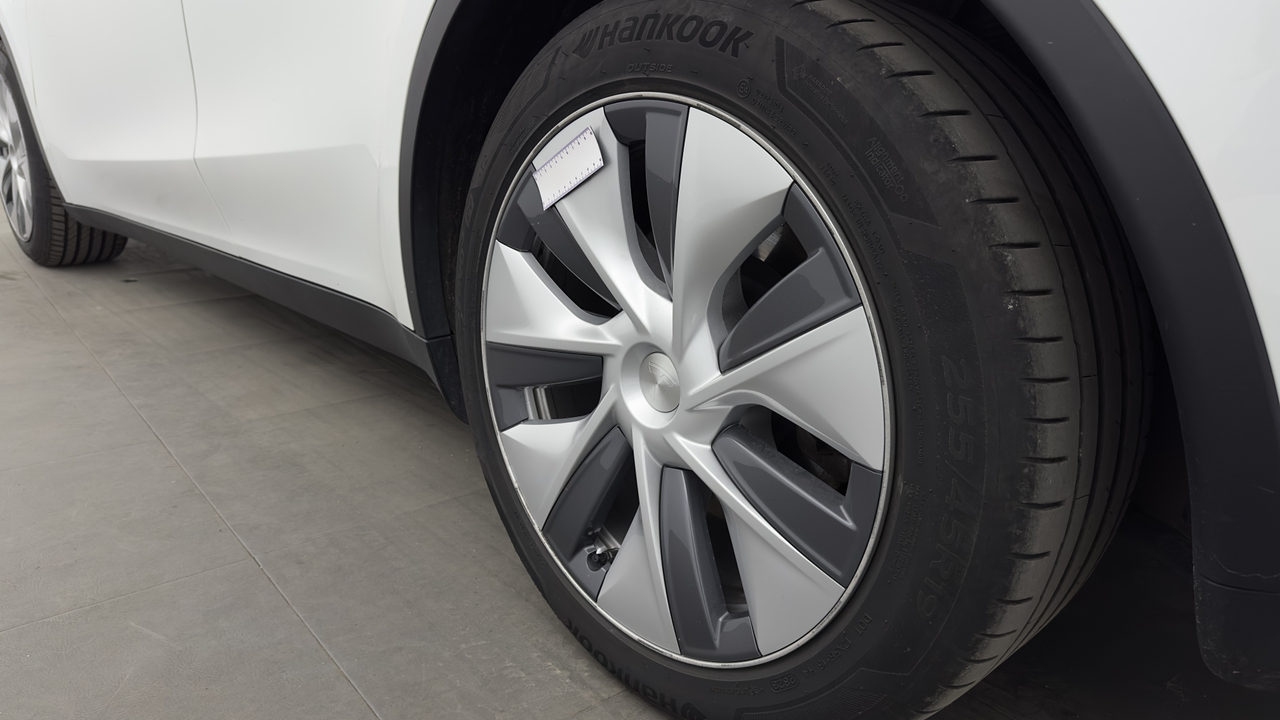 Tesla MODEL Y Standard RWD — photo 42
