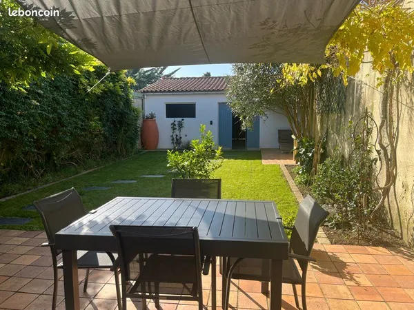 Maison en pierre de 110m2 au coeur de Marennes - Calme, 2 jardins & grand garage