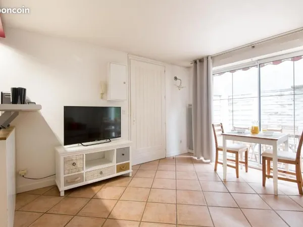 Studio meublé terrasse 22 m² hypercentre La Rochelle proche marché central