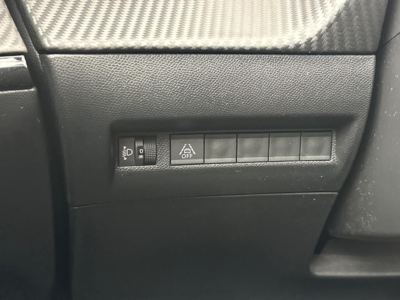 Peugeot 2008 puretech 100 s&s bvm6 style — photo 16