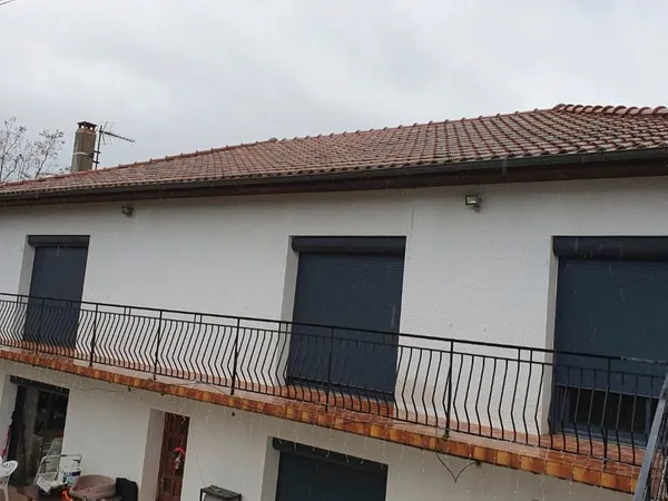 A loué - Grand appartement à l'étage d'une maison
