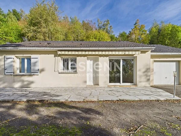 A vendre à Leucamp, au coeur de la Châtaigneraie Cantalienne, sur terrain d'environ 3000 m², maison 