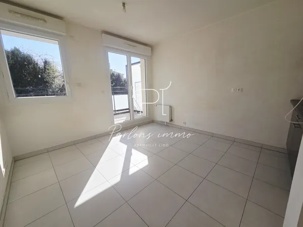 CHARMANT STUDIO AVEC TERRASSE