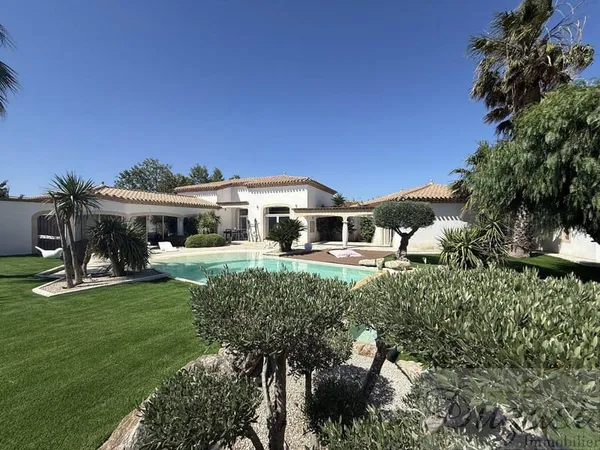 Maison 6 pièces 240 m²