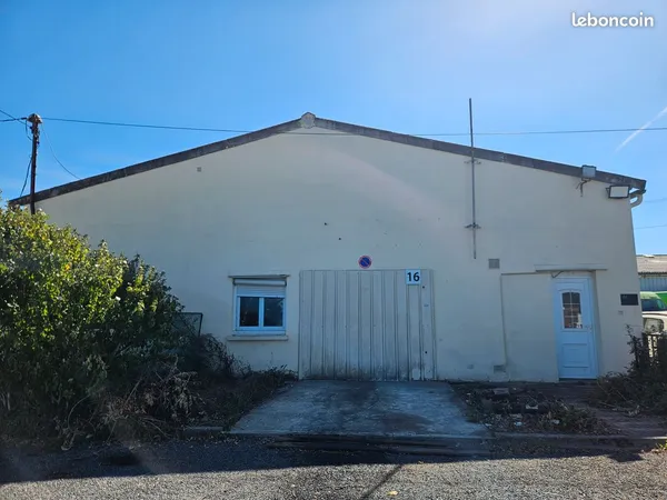 Local 90m² avec bureaux et mezzanine