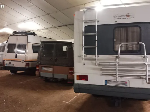 Hivernage caravane/camping-car - bâtiment fermé - dès 35/mois