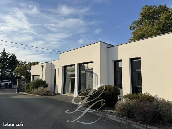BUREAUX 150 m² LES PONTS-DE-CÉ