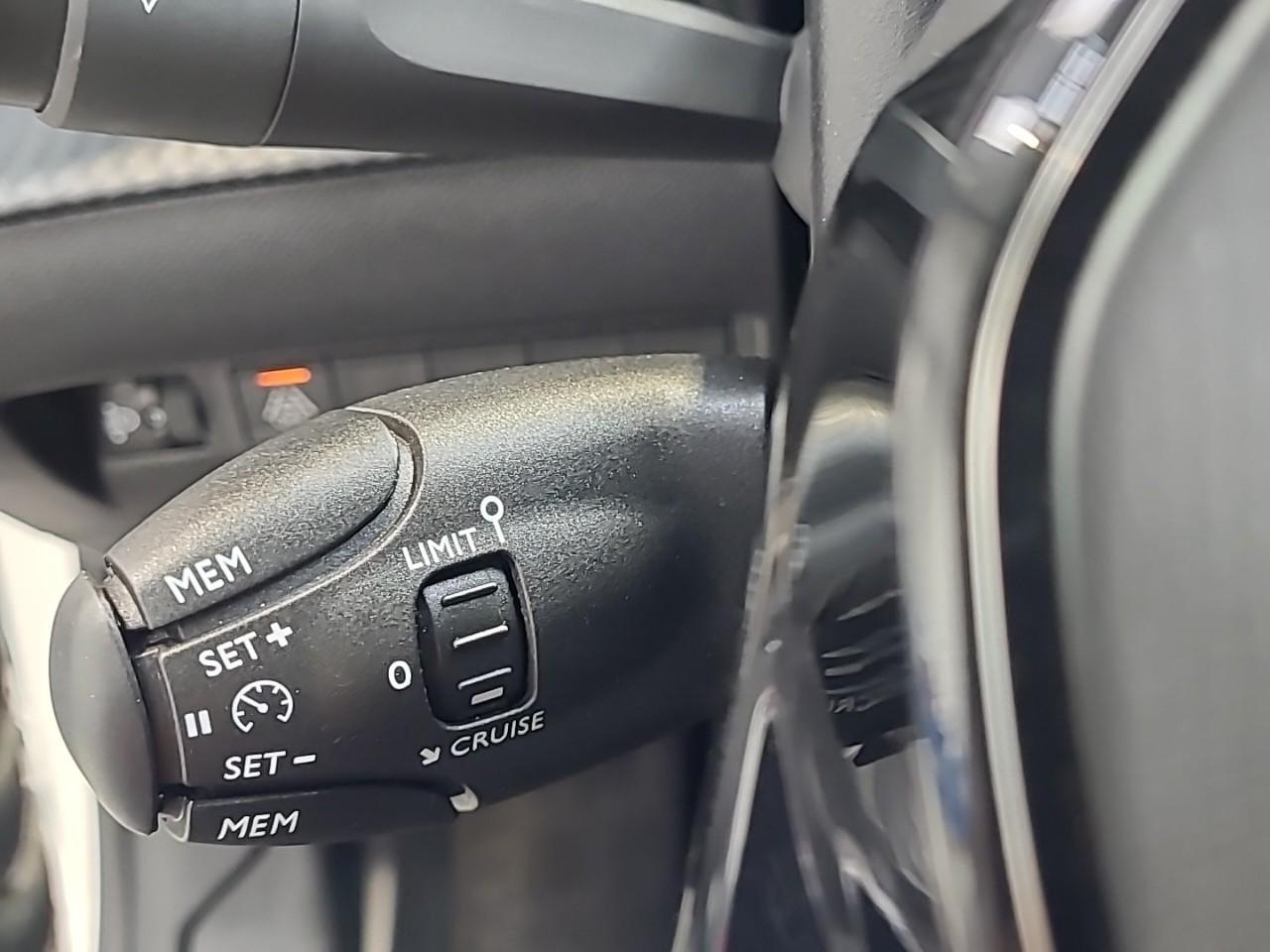 Peugeot 208 puretech 100 s&s allure business — photo 24
